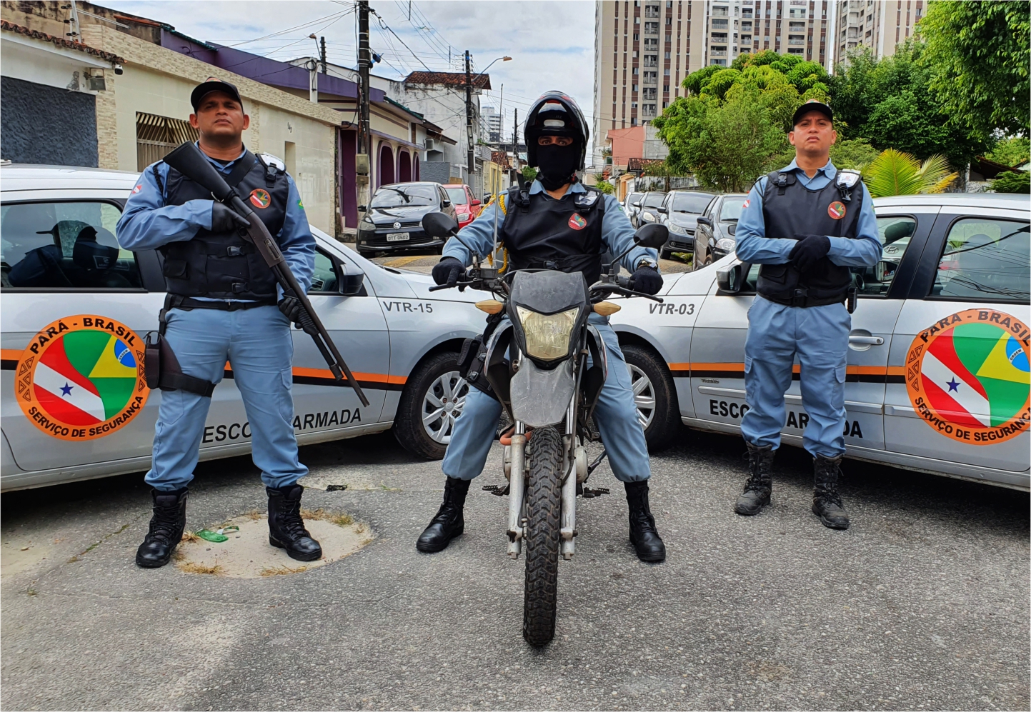 Vigilantes de escolta armada